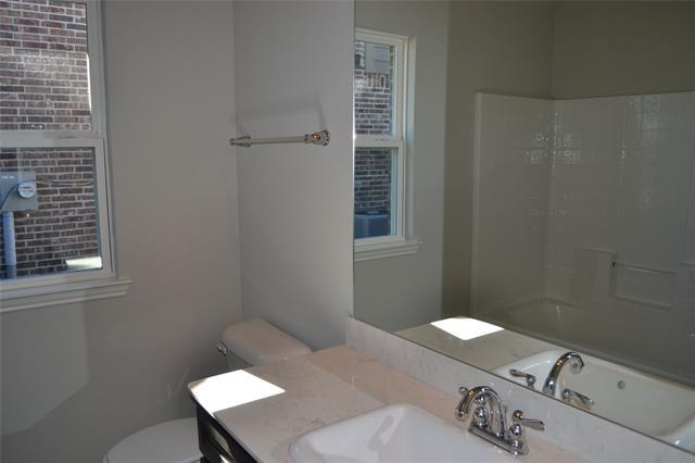 Building Photo - 5090 Royal Springs Dr