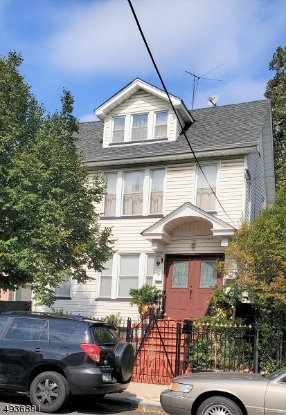 Building Photo - 91 Tillinghast St