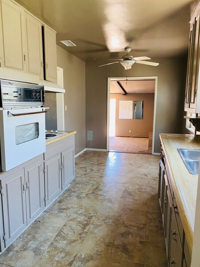 Foto del edificio - Spacious 3 Bed | 2 Bath Home – Less Than 1...