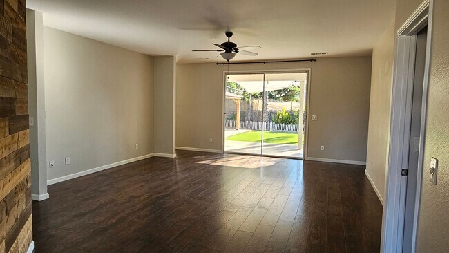 Foto del edificio - Kingsburg House for Rent