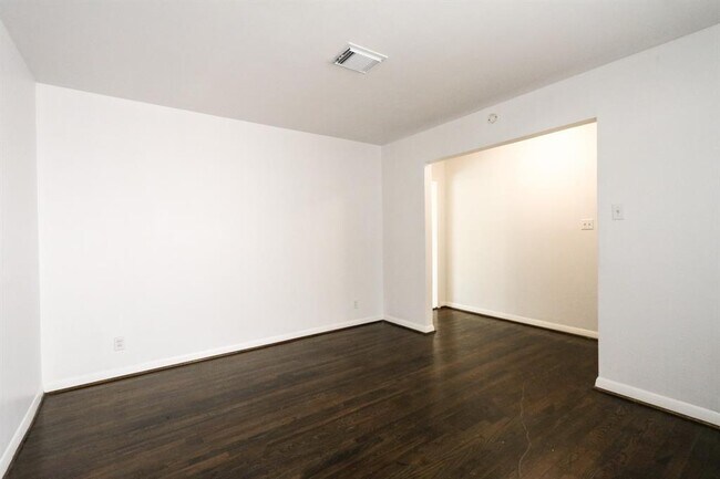 Building Photo - 5539 Darnell St