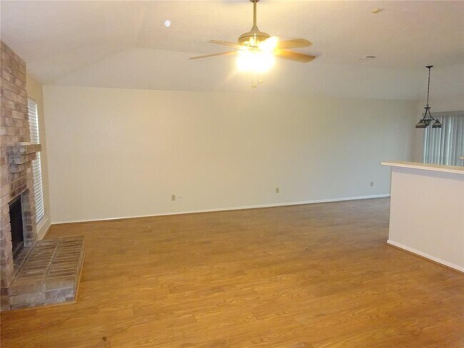 Building Photo - 8635 Sunny Ridge Dr