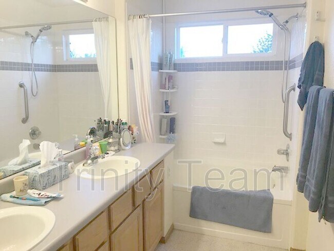 Foto del edificio - 4817 W 114th Dr