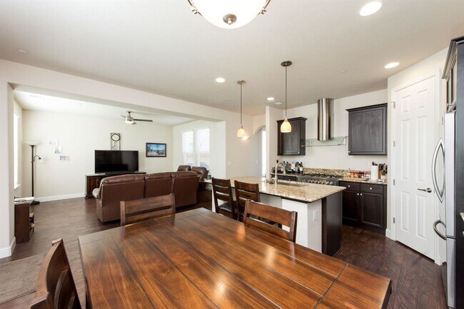 Foto del edificio - Beautiful 3 Bed 2.5 Bath in Copper River