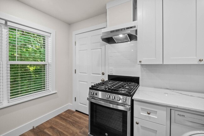 Building Photo - Freshly Remodeled 2 Bed, 1 Bath Home with Large Yard – Elkins, AR