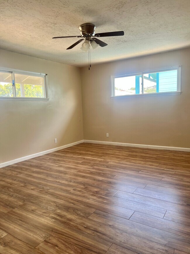 Foto del edificio - 5818 Pickering Ave