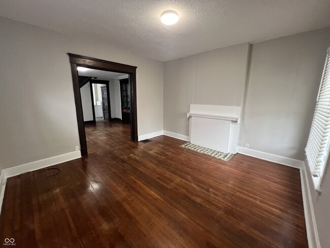 Building Photo - 826 N Beville Ave