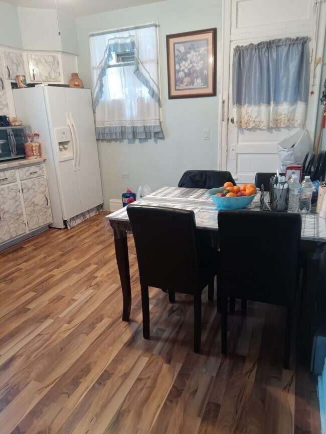 Kitchen - 3701 Highland Ave