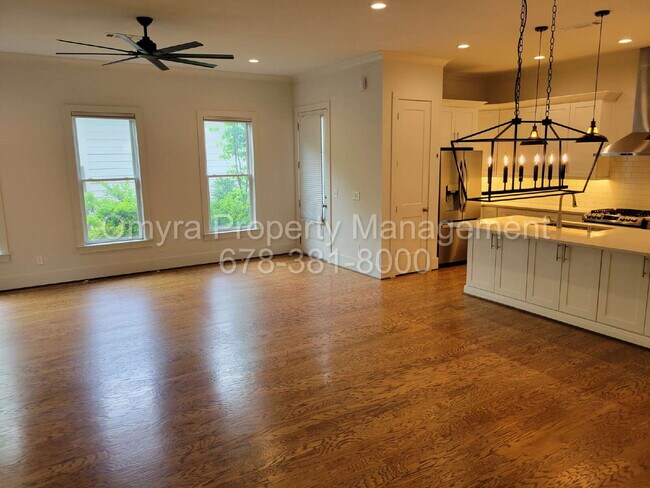 Foto del edificio - Luxurious 4 Bedroom Home near Grant Park!
