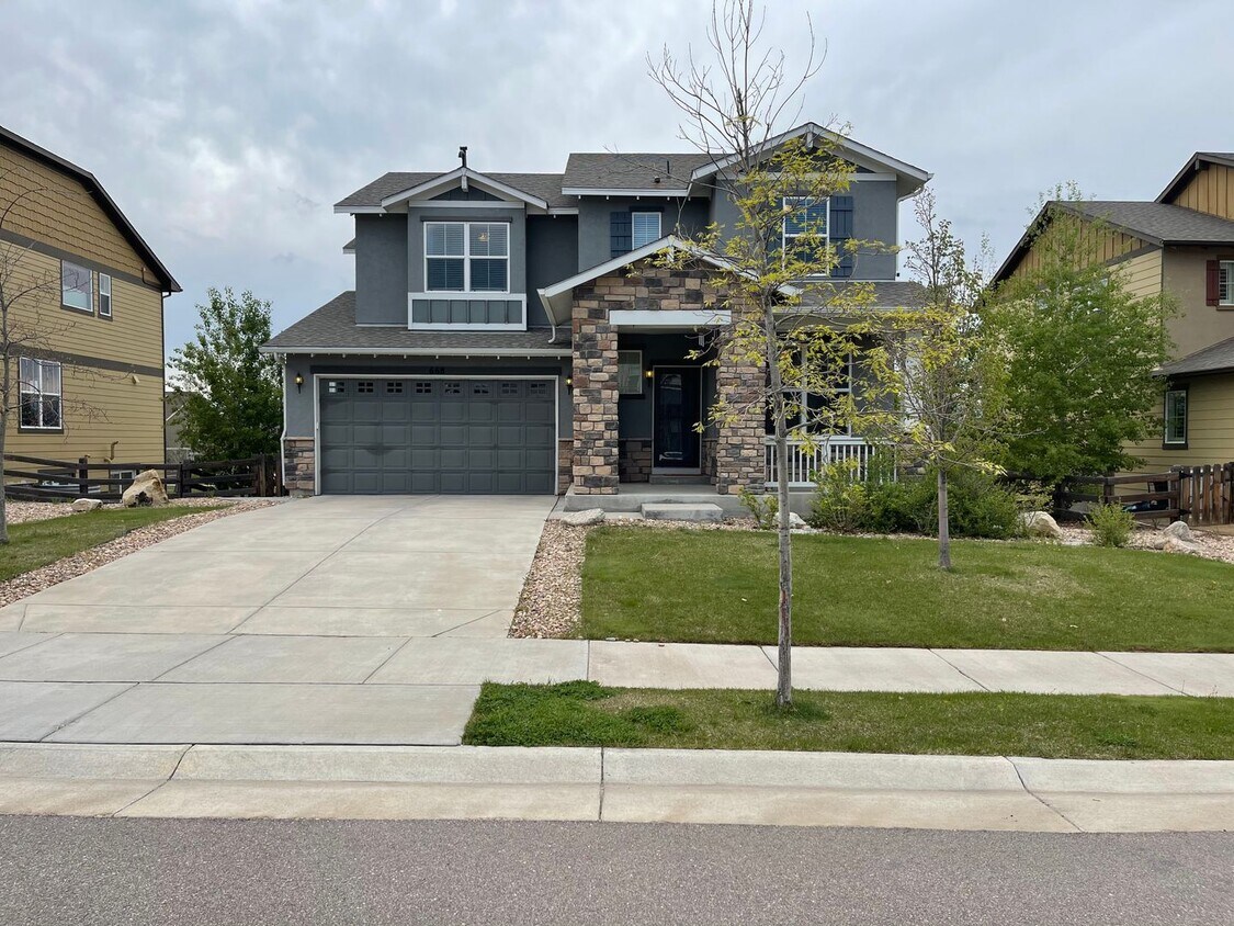 Foto principal - STUNNING 4 BEDROOM/3.5 BATHROOM HOME W/ MO...