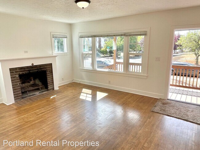 Building Photo - 3 br, 1 bath House - 3739 NE Fremont St