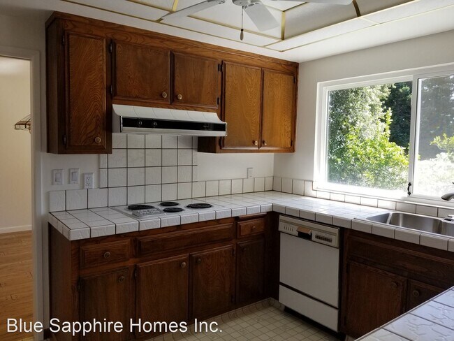 Building Photo - 4 br, 3 bath House - 105 Bando Ct.