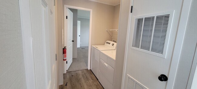 Building Photo - 5165 Chantelle Dr