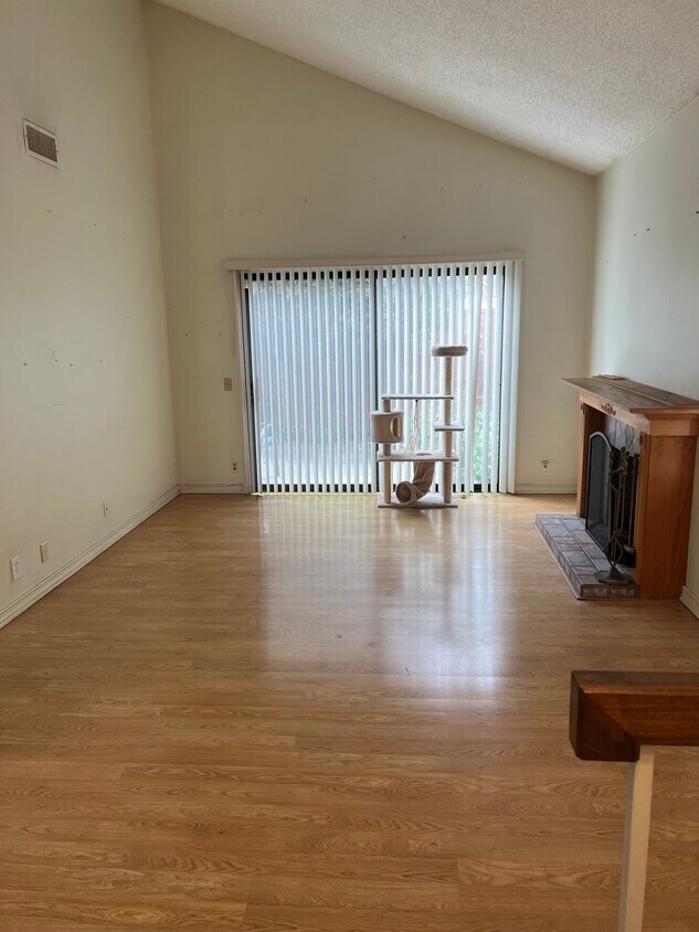 Foto principal - 2062 S West St