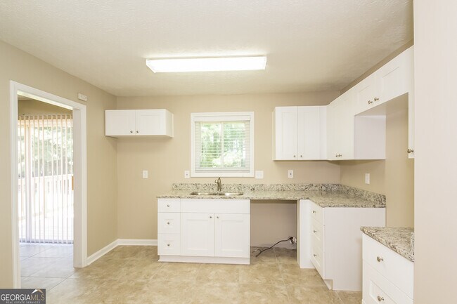 Building Photo - 6410 Ashdale Dr