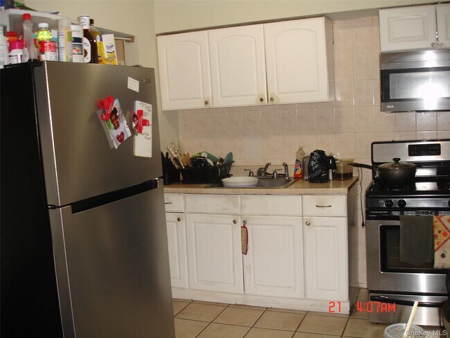 Foto del edificio - 17 Stewart Ave