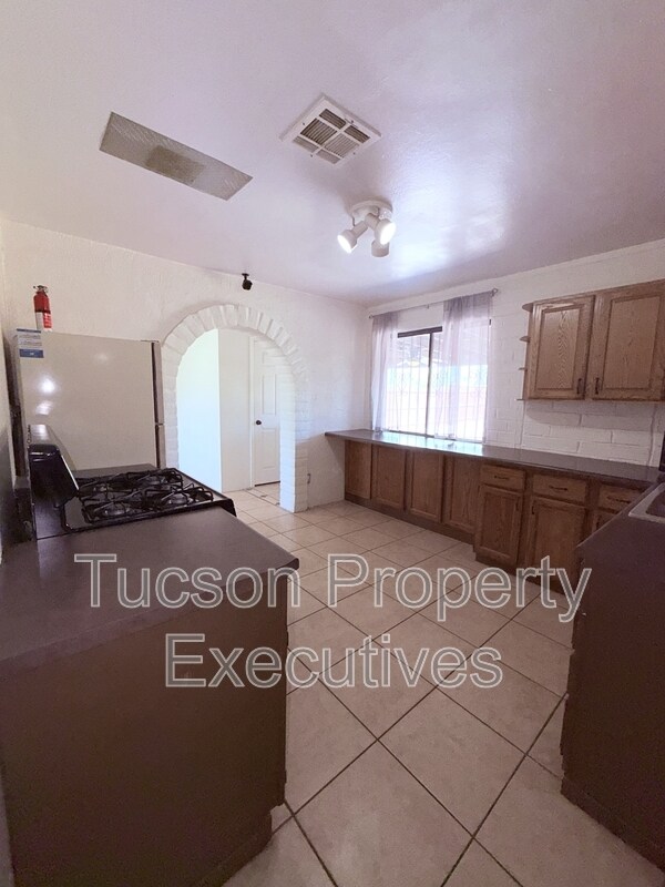 Building Photo - 3626 E Sylvane St