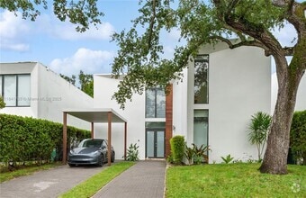 Building Photo - 8640 Arboretum Ln