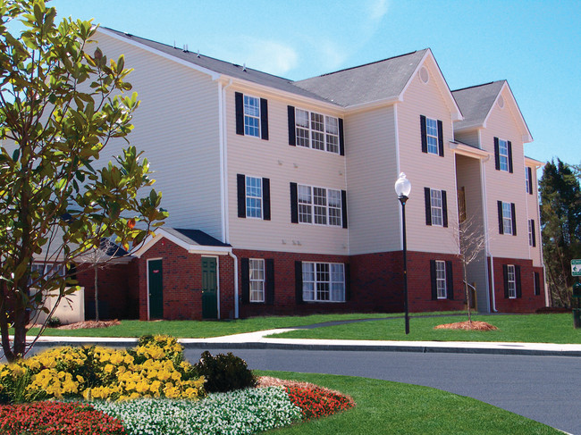 Building Photo - Carlyle Place Apartments