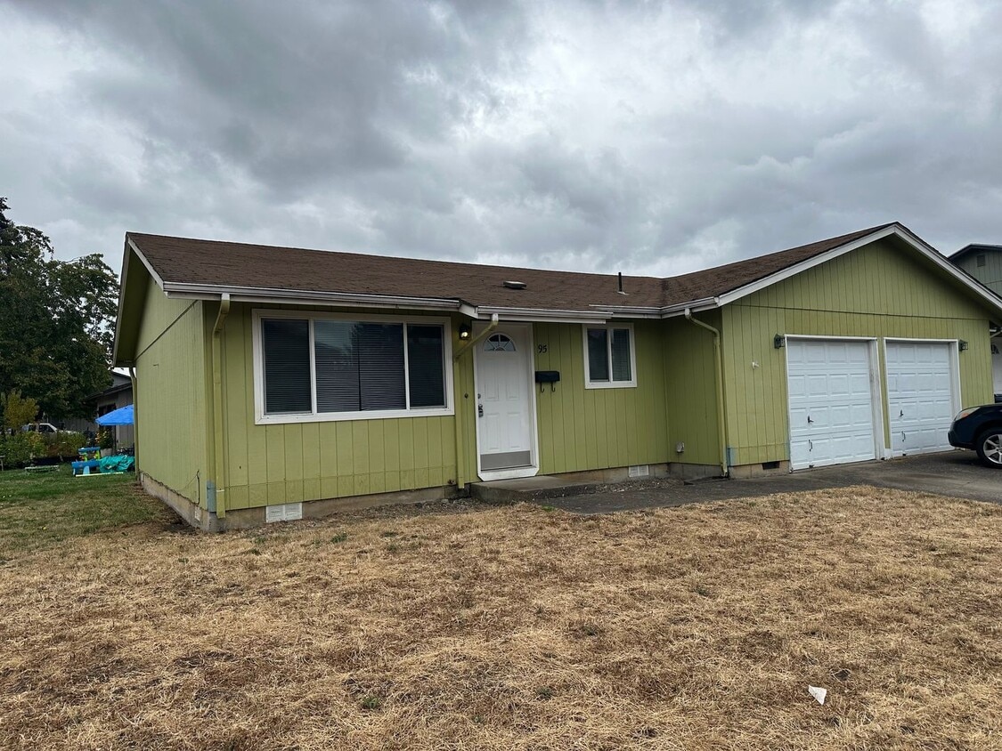 Foto principal - Freshly updated 2 bedroom 1 bathroom duple...
