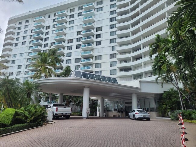 Building Photo - 5161 Collins Ave