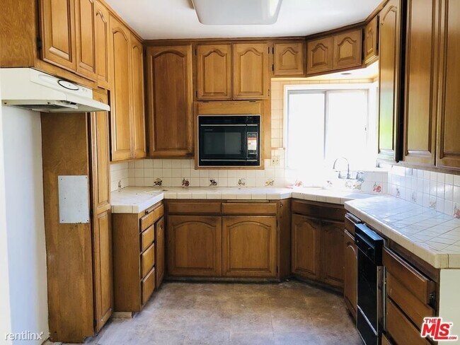Building Photo - 3 br, 1.5 bath House - 3732 Kelton Ave