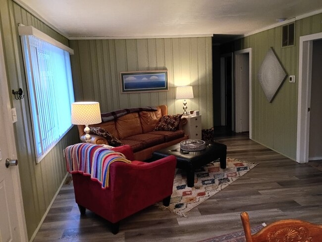 Building Photo - 207 Walnut St