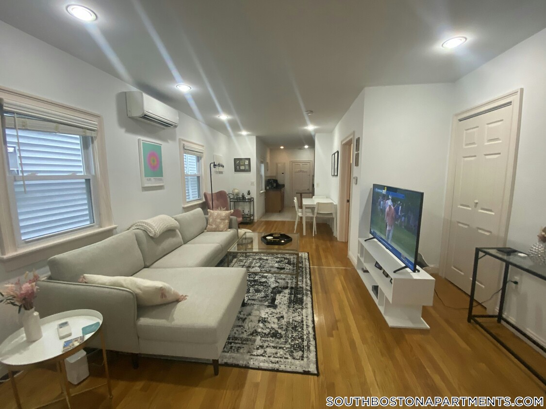 Primary Photo - 164 L St