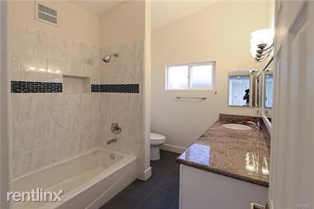 Foto del edificio - 3 br, 2 bath House - 5811 Kelvin Ave