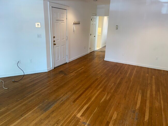 Building Photo - 1742 Washington St