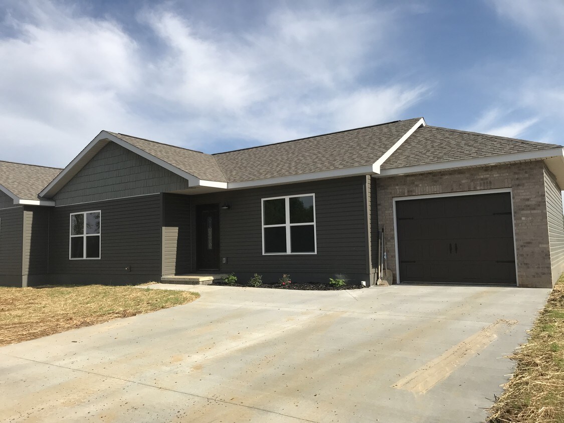 299 Hubert Rd, Mayfield, KY 42066 Apartments in Mayfield, KY