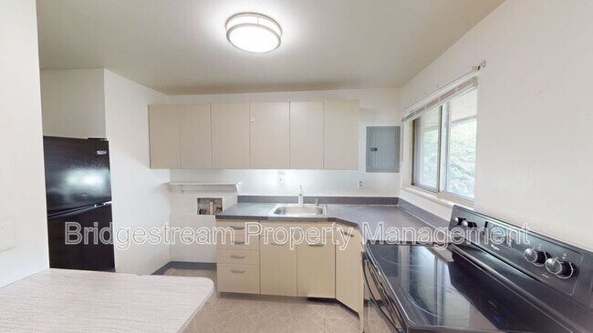 Foto del edificio - 5690 Tomberg St