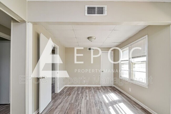 Building Photo - 1207 Glidewell Ave