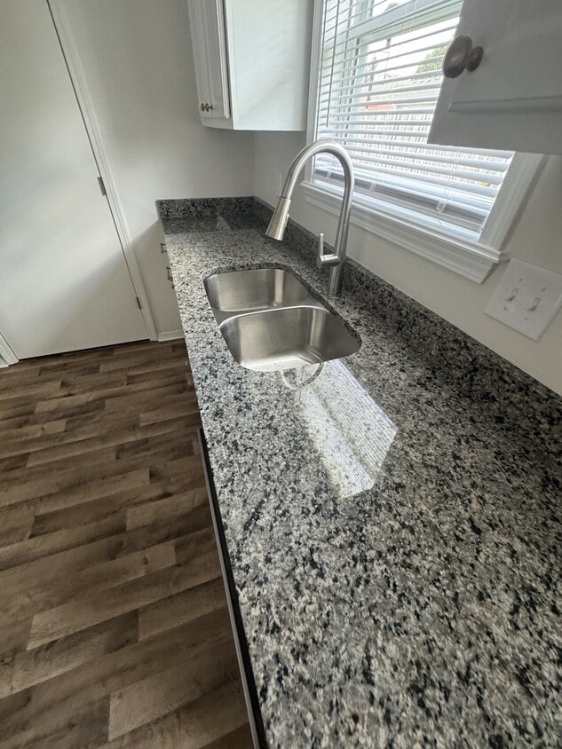 Building Photo - 450 S. Cedarwood