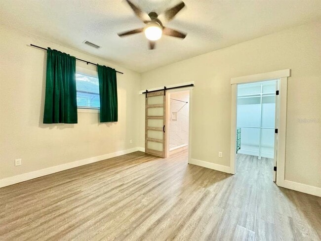 Foto del edificio - 1216 E Chelsea St