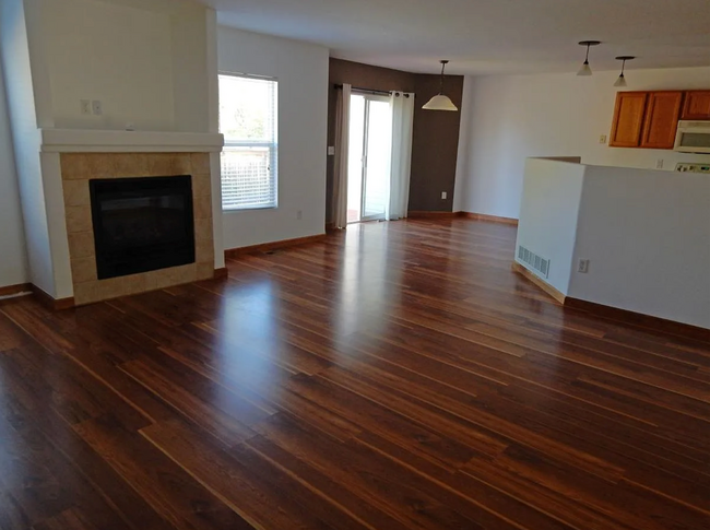 Foto del edificio - 3 Bed, 2.5 Bath Townhome Near Mehaffey Park & The Olde Course!