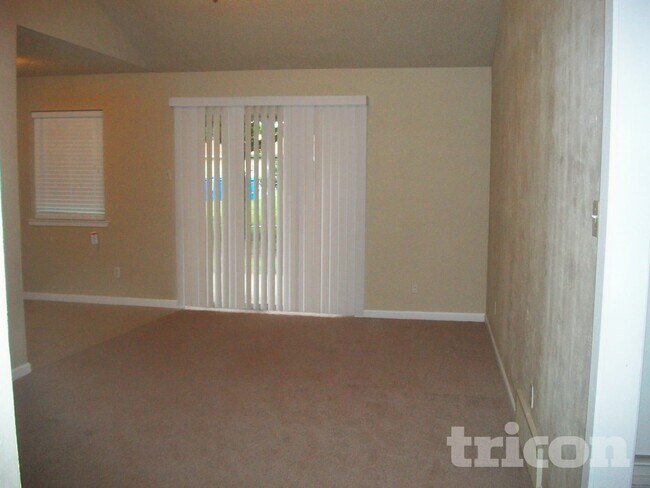 Building Photo - 3307 Hummingbird Ln