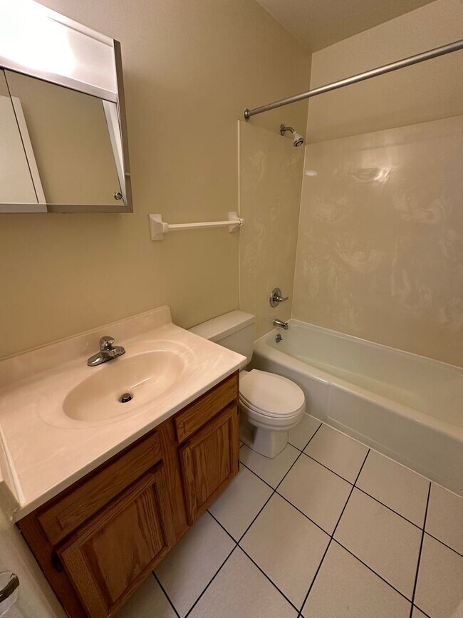 Foto del edificio - 300 E 16th Ave