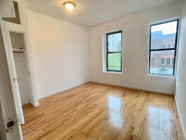 Building Photo - 527 W 135th St