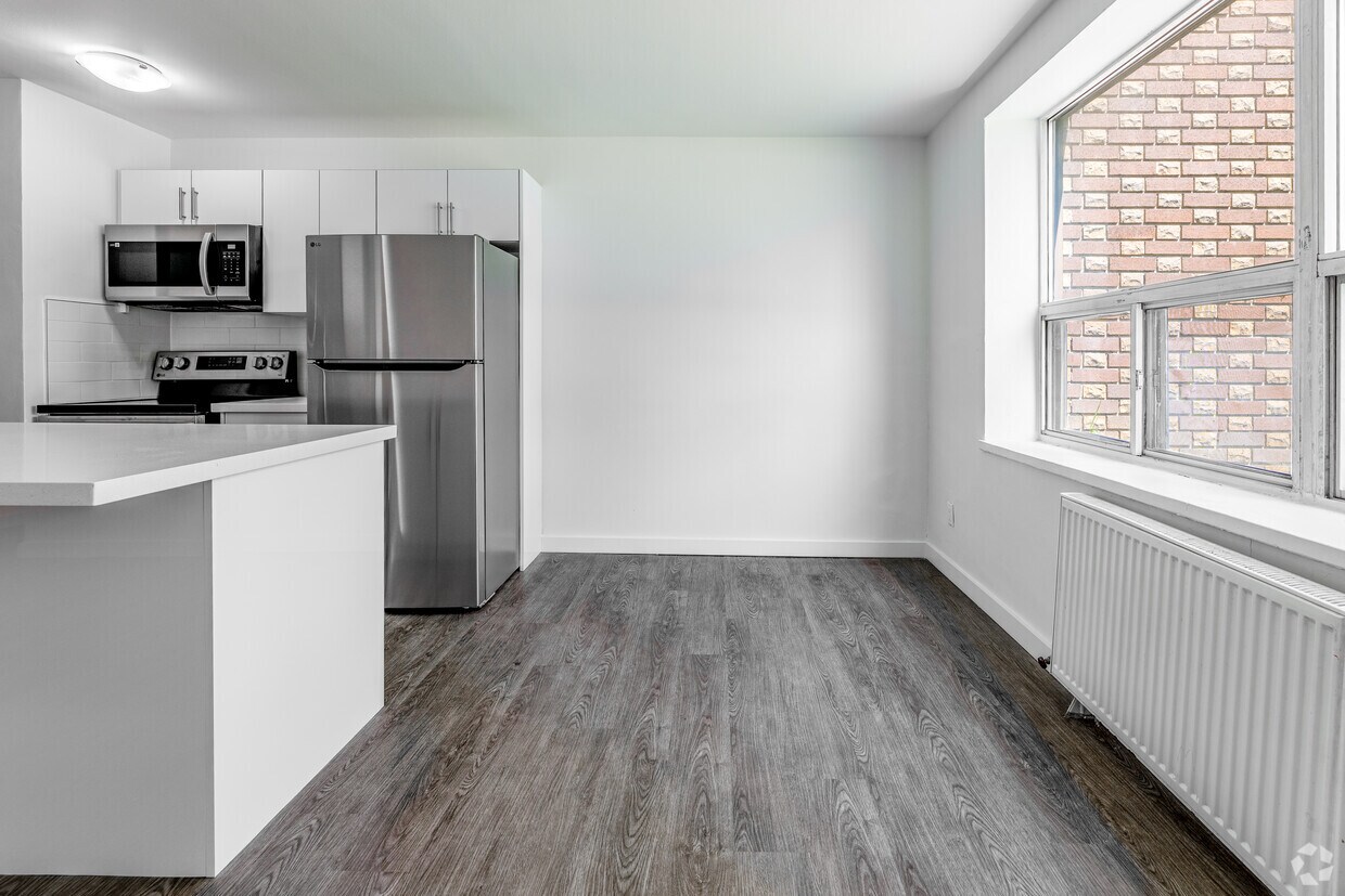 2 chambres, 1 salle de bain - 850 pi2 - Salle à manger - 80 Guestville Ave