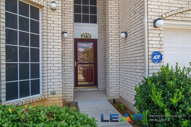Building Photo - 2216 Oak Park Dr