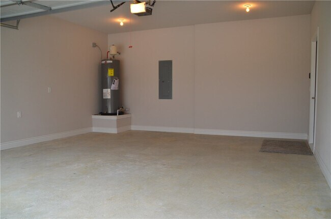 Building Photo - 1710 SW Riverstone Rd
