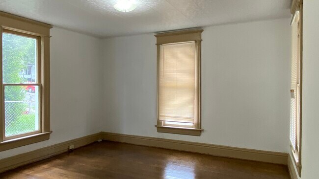 Building Photo - 1114 Stewart Ave SE