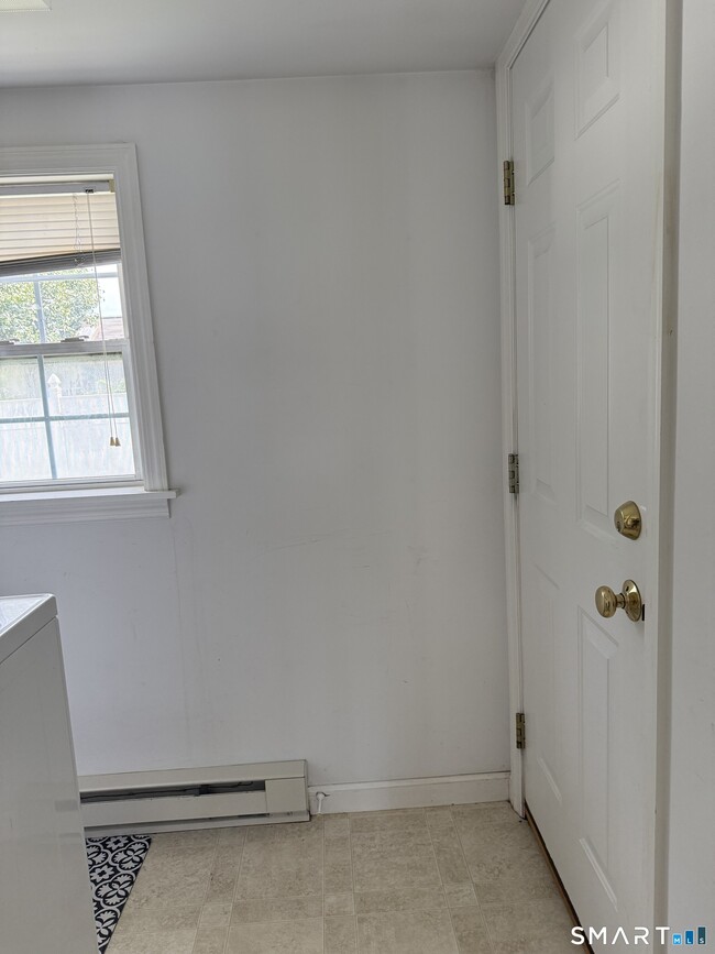 Building Photo - 284 Linwood Ave