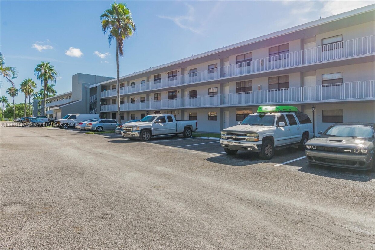 5060 SW 64th Ave Unit 107