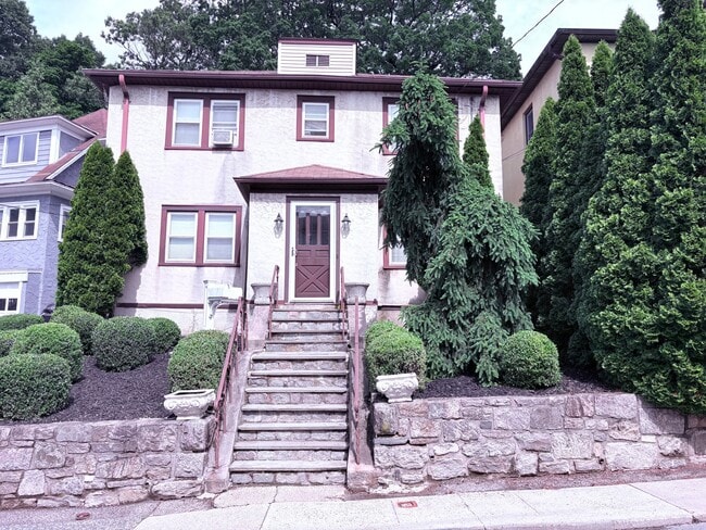 Building Photo - 156 Wallace St