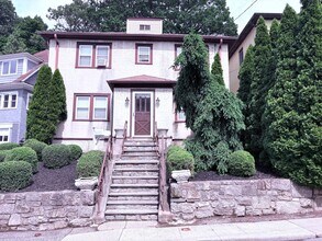 Building Photo - 156 Wallace St