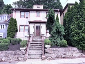 Building Photo - 156 Wallace St