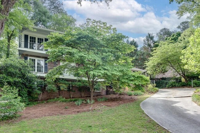 Foto del edificio - 2663 Rangewood Dr NE