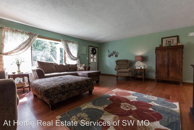 Building Photo - 3 br, 2 bath House - 4245 S Windermere Ave